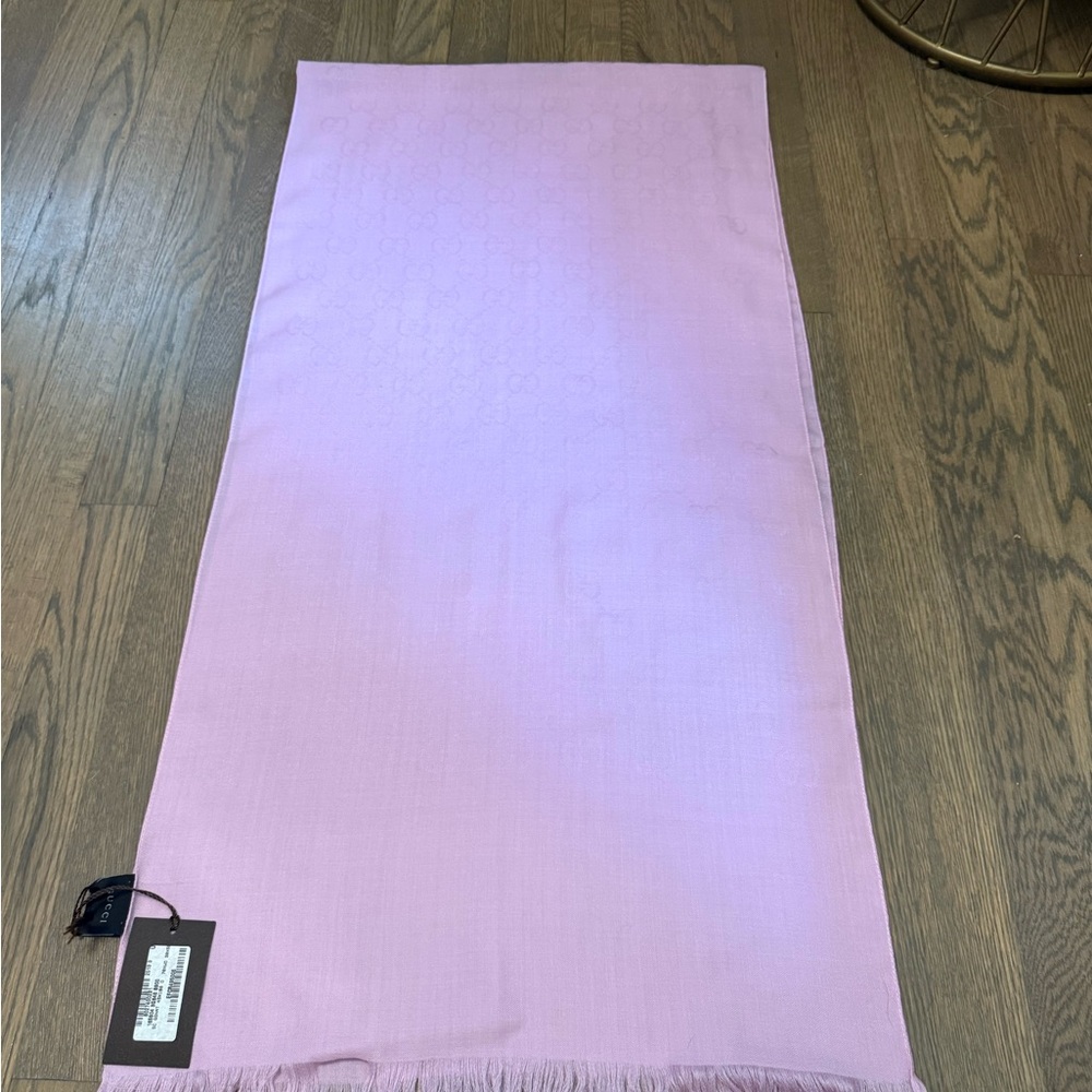 Gucci Pink Scarf with Elegant Design
